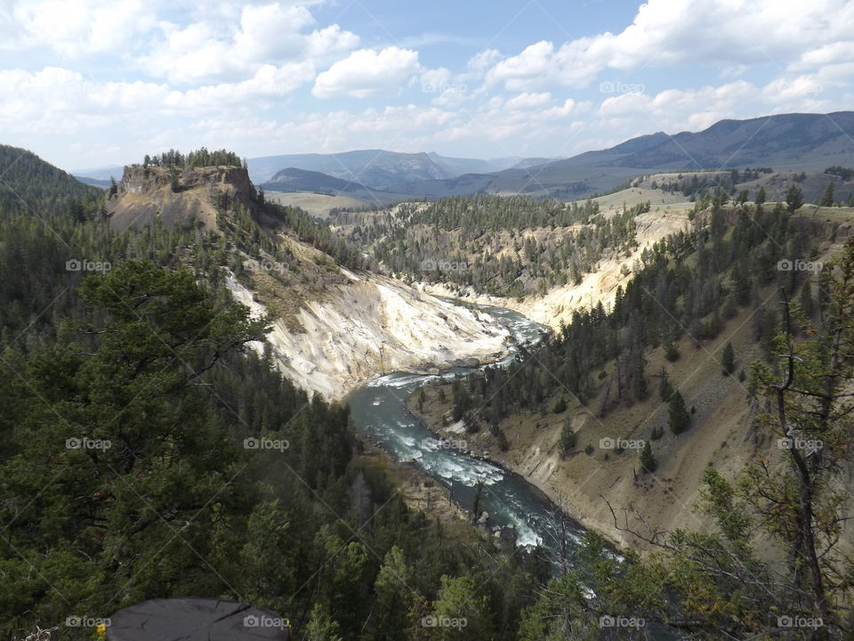Valley in the Sun. Yellowstone national park