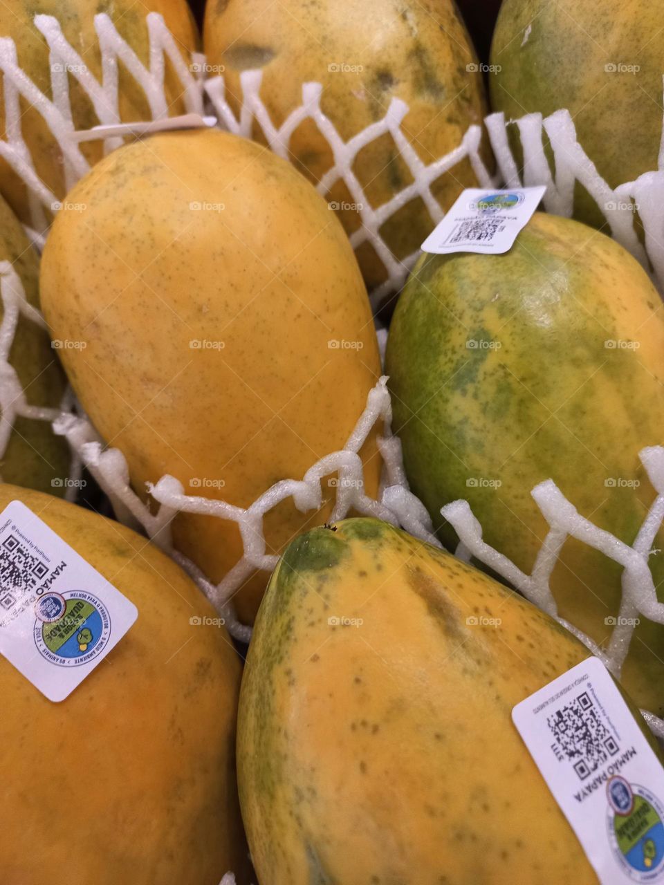 Mamão papaya é uma fruta saborosa,  rica em macro e micronutrientes, como fibras, carboidratos, sais minerais e vitaminas