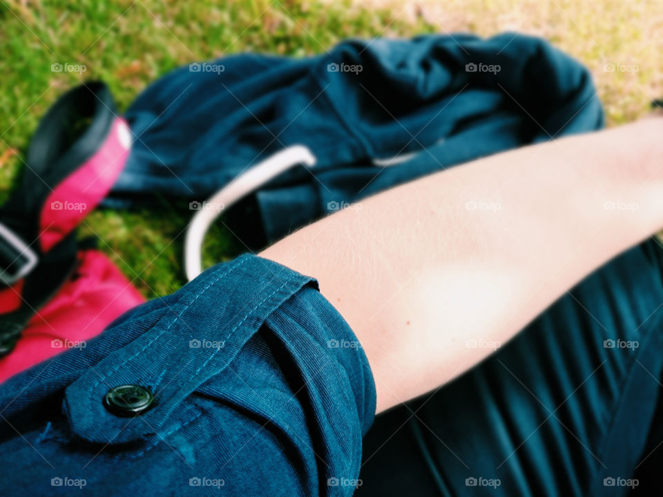 Enjoying this cozy place on the greeny grass under a greeny tree.