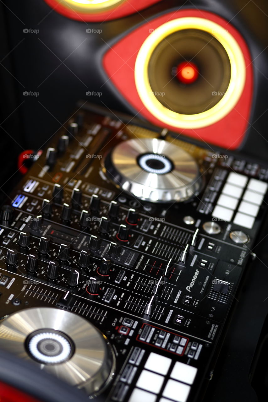 close up of DJ platines