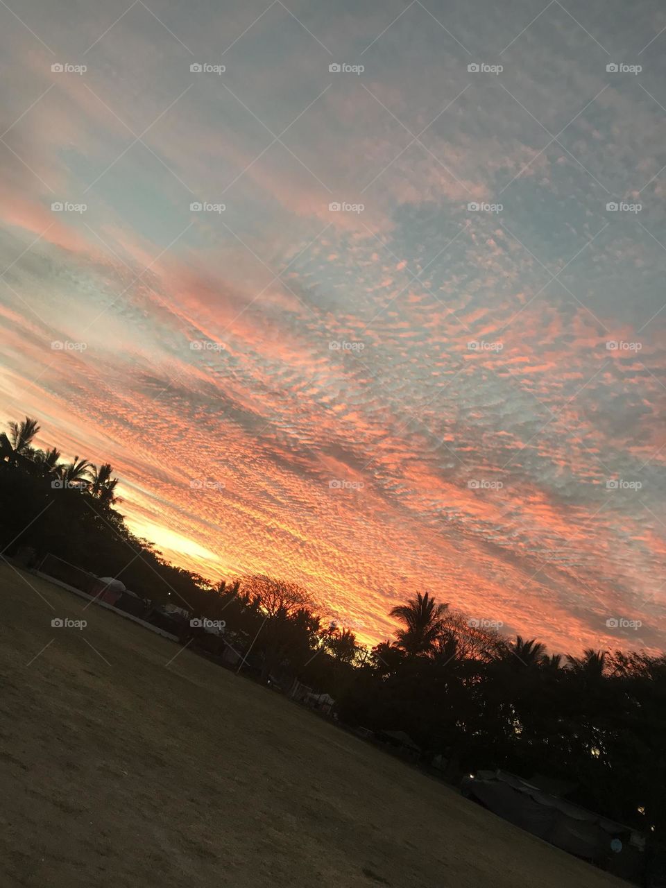 Atardecer y nubes de colores 