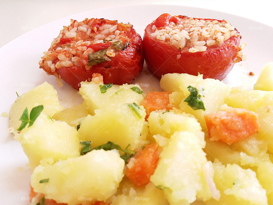 tomatoes stuffed with rice and potatoes
