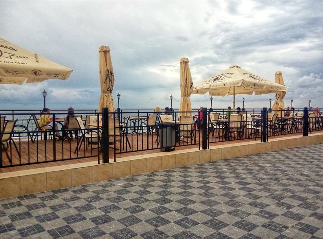 cafe on the waterfront кафе на набережной