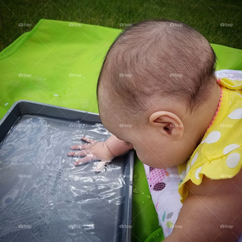 baby play with water