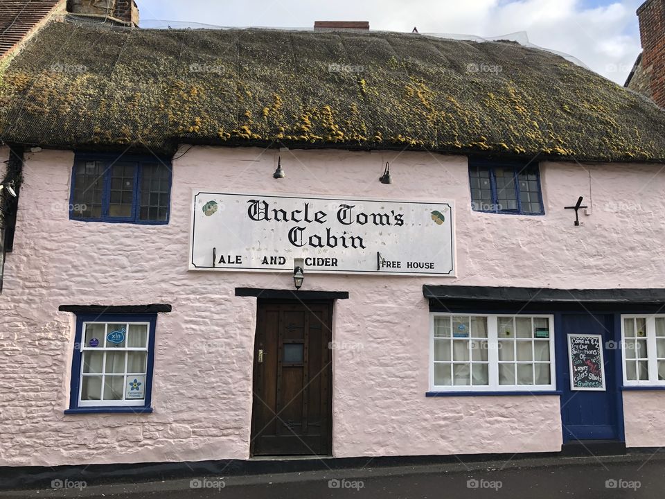I had to include this photo in my collection, on account of the pristine manner this public house has been lovingly cared for and l can never resist a thatched roof either.
