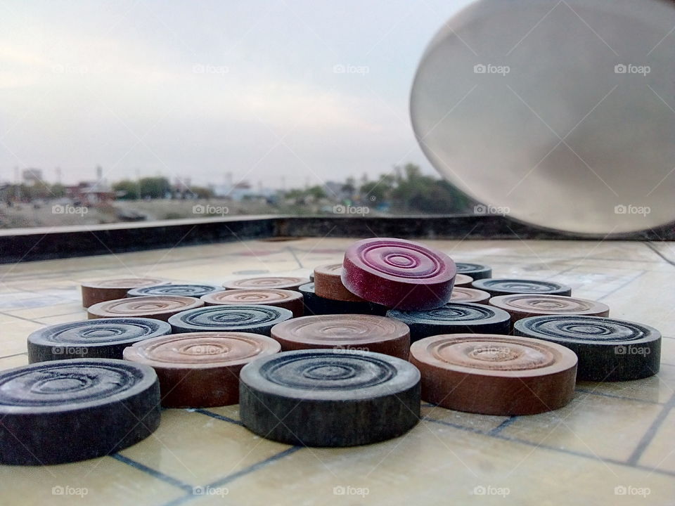 amazing carrom board