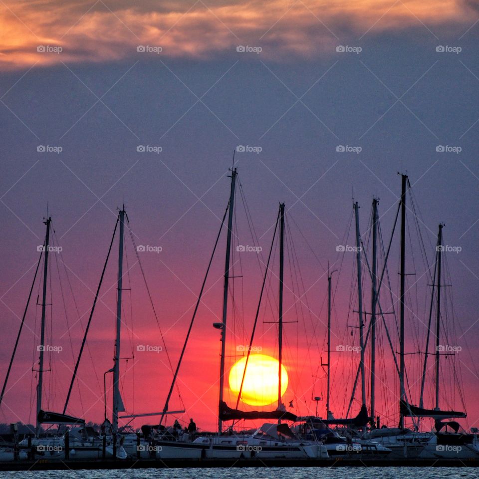 Sunset by the boats 