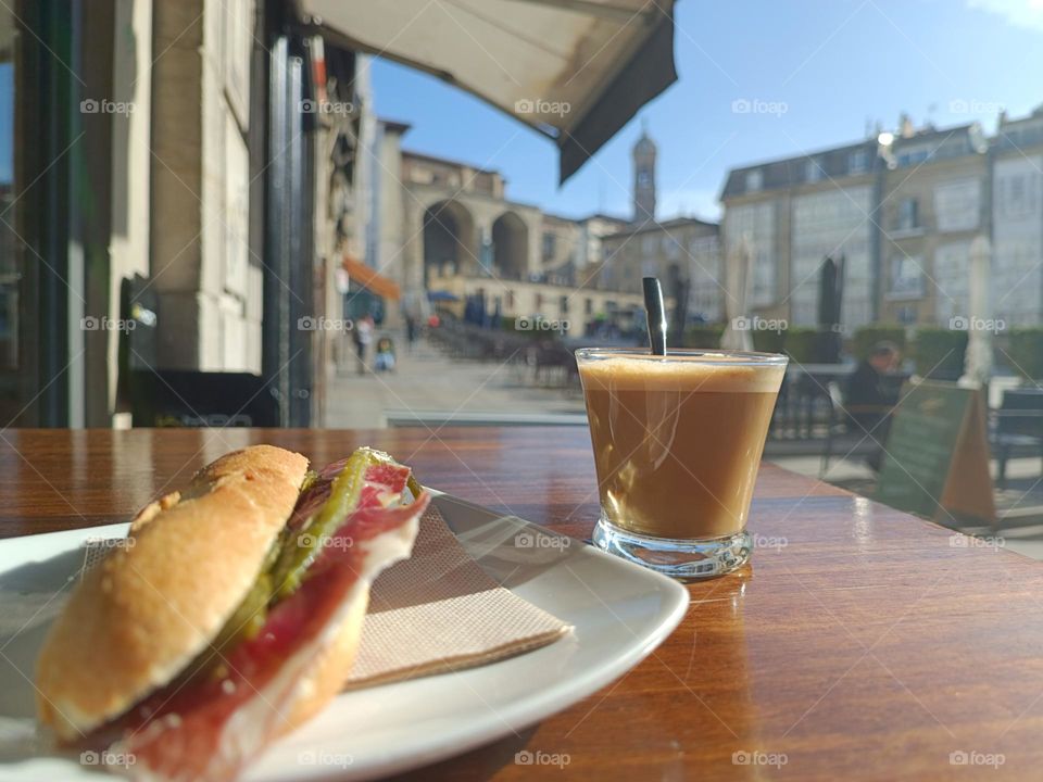 Almuerzo café y Pintxo