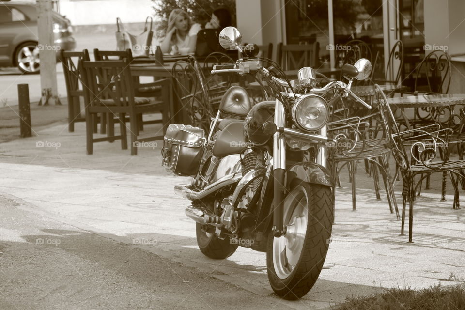 Monochrome photo of a cool motorcycle