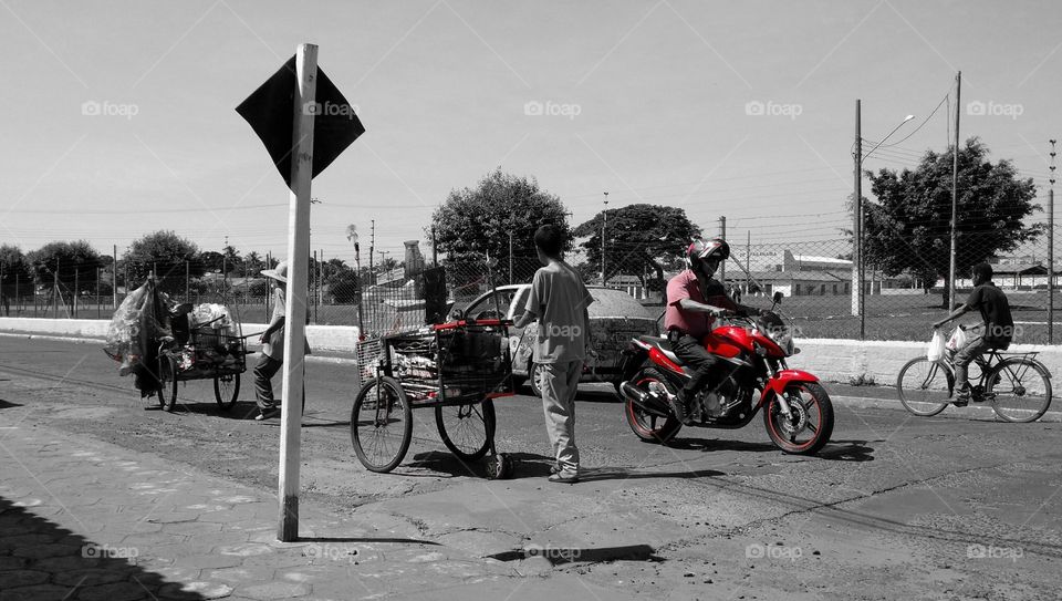 Contraste de sociedade.