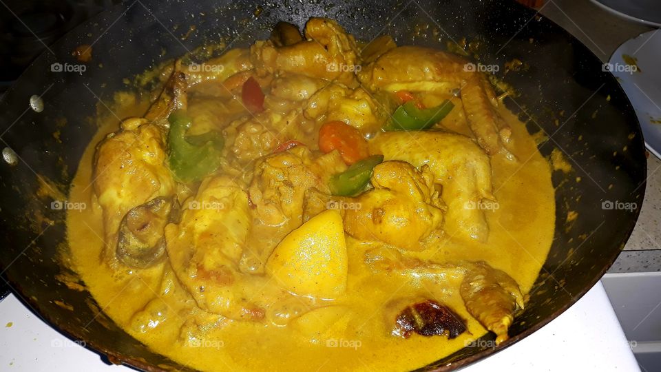 freshly cooked chicken curry