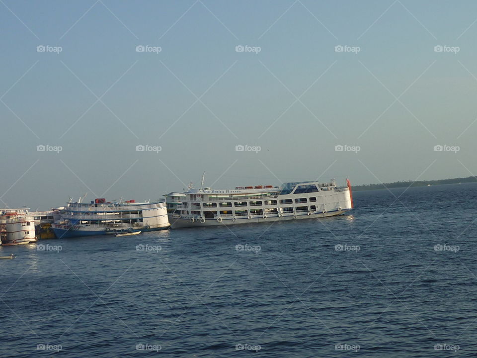 Barcos no porto Flutuante de Manaus-AM