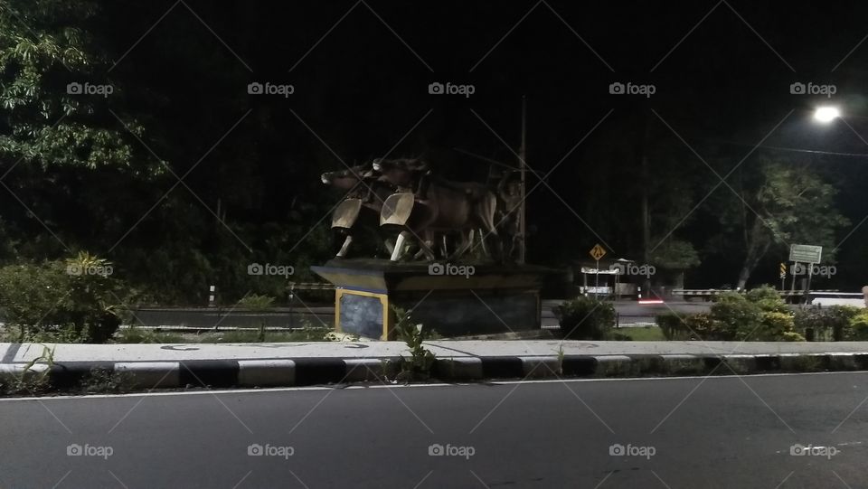 Patung Karapan Sapi, Lombok