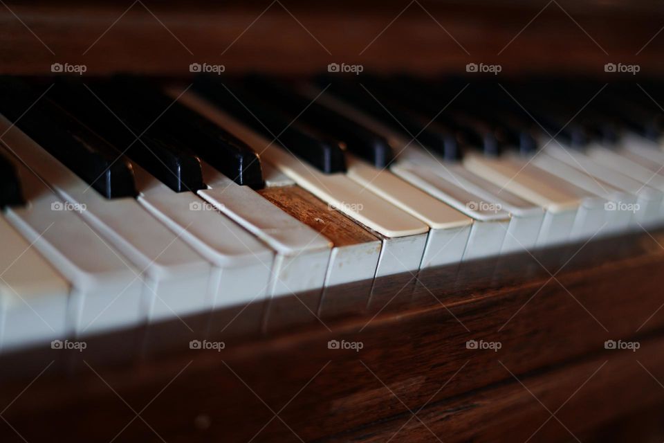 Broken piano