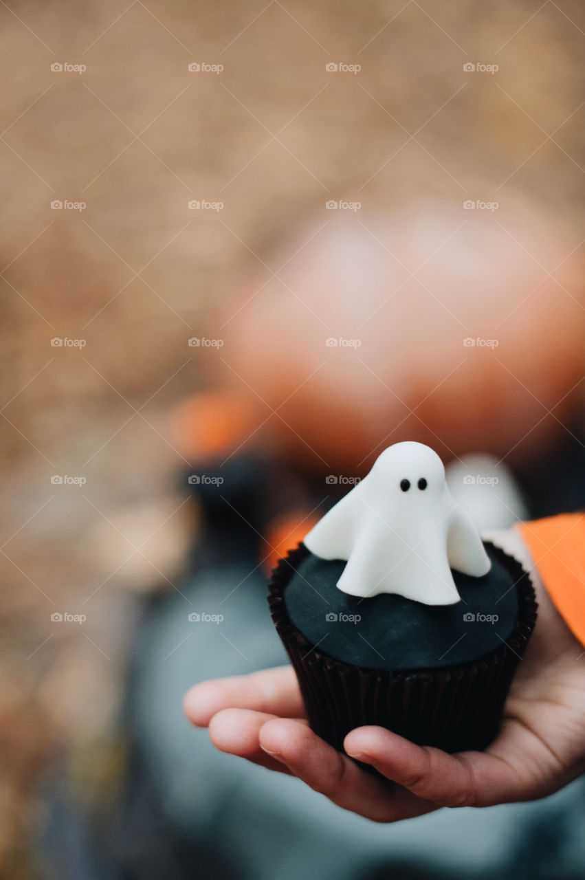 A person holding cup cake