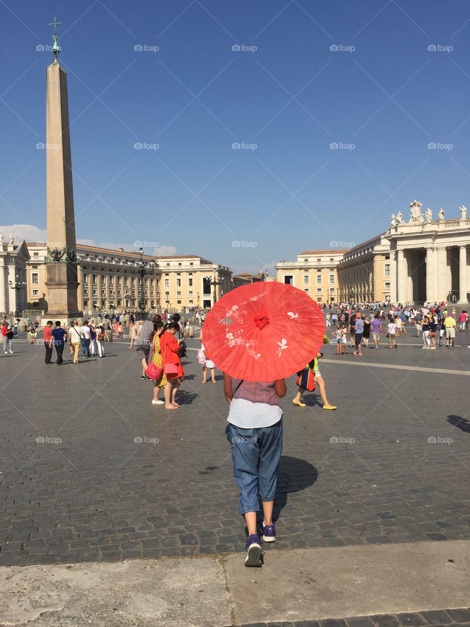 Girl with red umbrella 