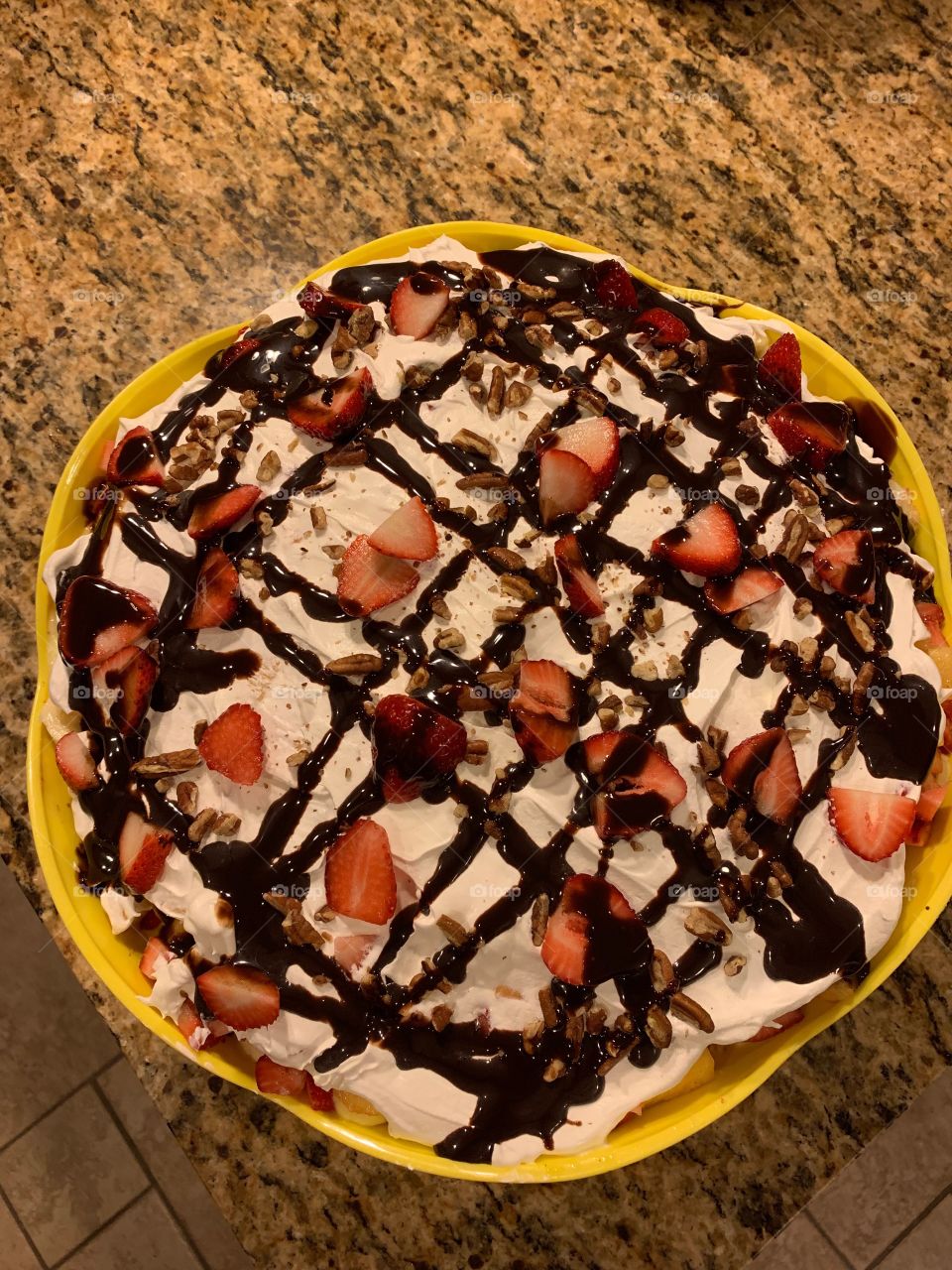 Banana split dessert