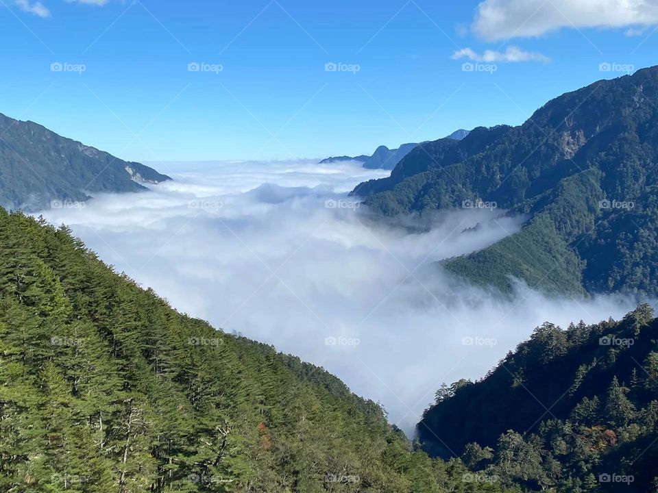 Beautiful mountain and sea of clouds natural landscape