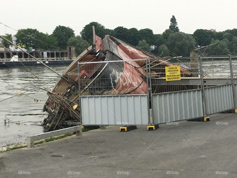 Naufrage péniche sur la Seine 