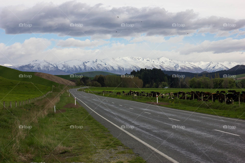 New Zealand on the road to lake tekapo, a view on the mountains! 