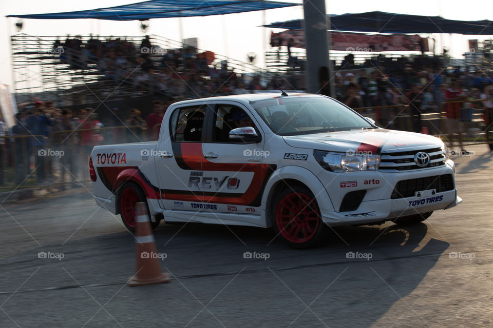 Toyota hilux revo drift show