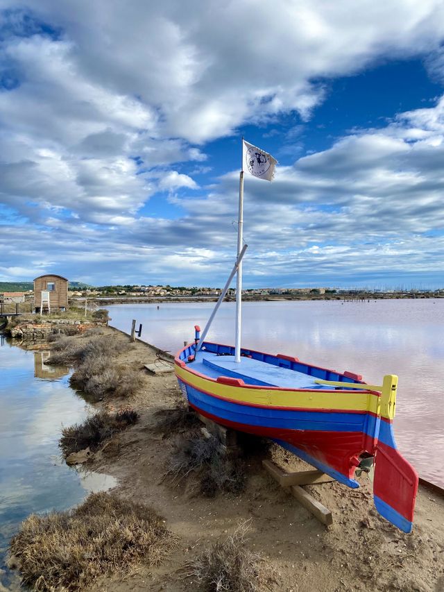 Fishing boat and salt marshes / Gruissan / 🇫🇷