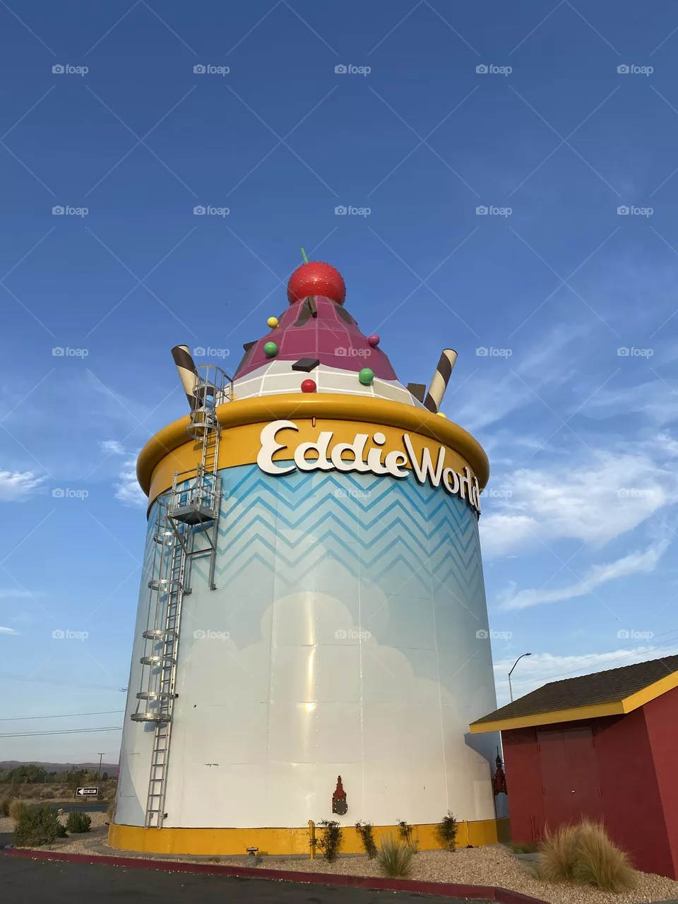 Eddie world candy store