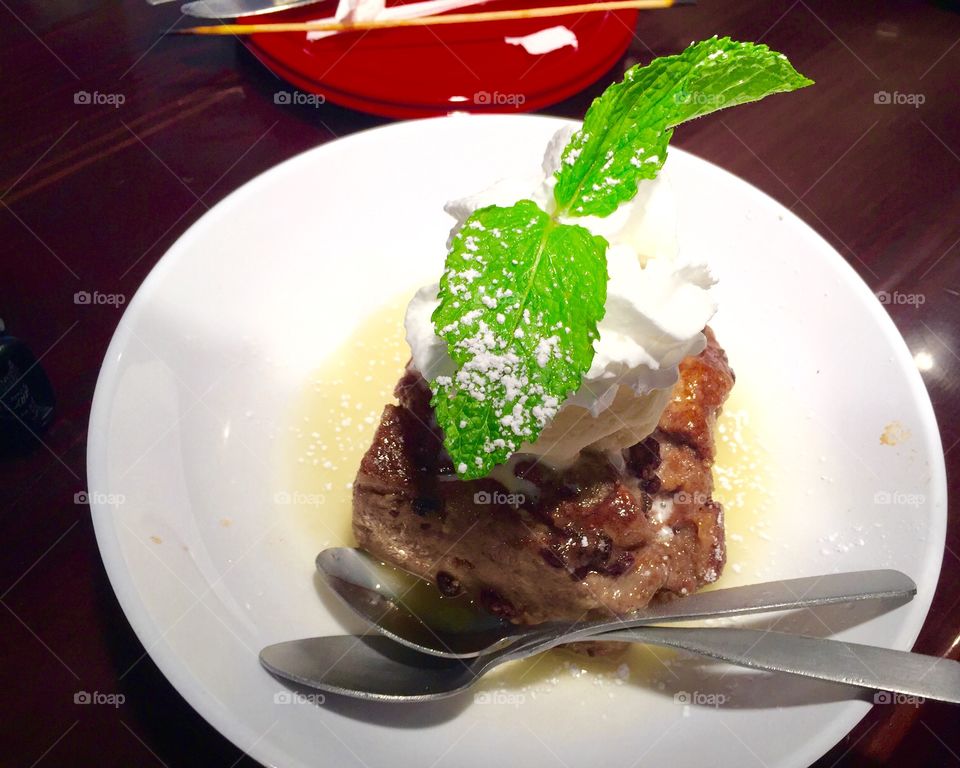 Bread pudding. Sharing bread pudding in Nashville 