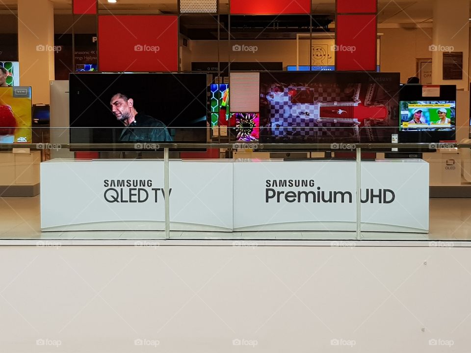 Samsung QE55Q7FN (2018) QLED HDR 1500 4K Ultra HD Smart TV, 55" with TVPlus/Freesat HD & 360 Design, Ultra HD Premium Certified, Silver Ambient mode