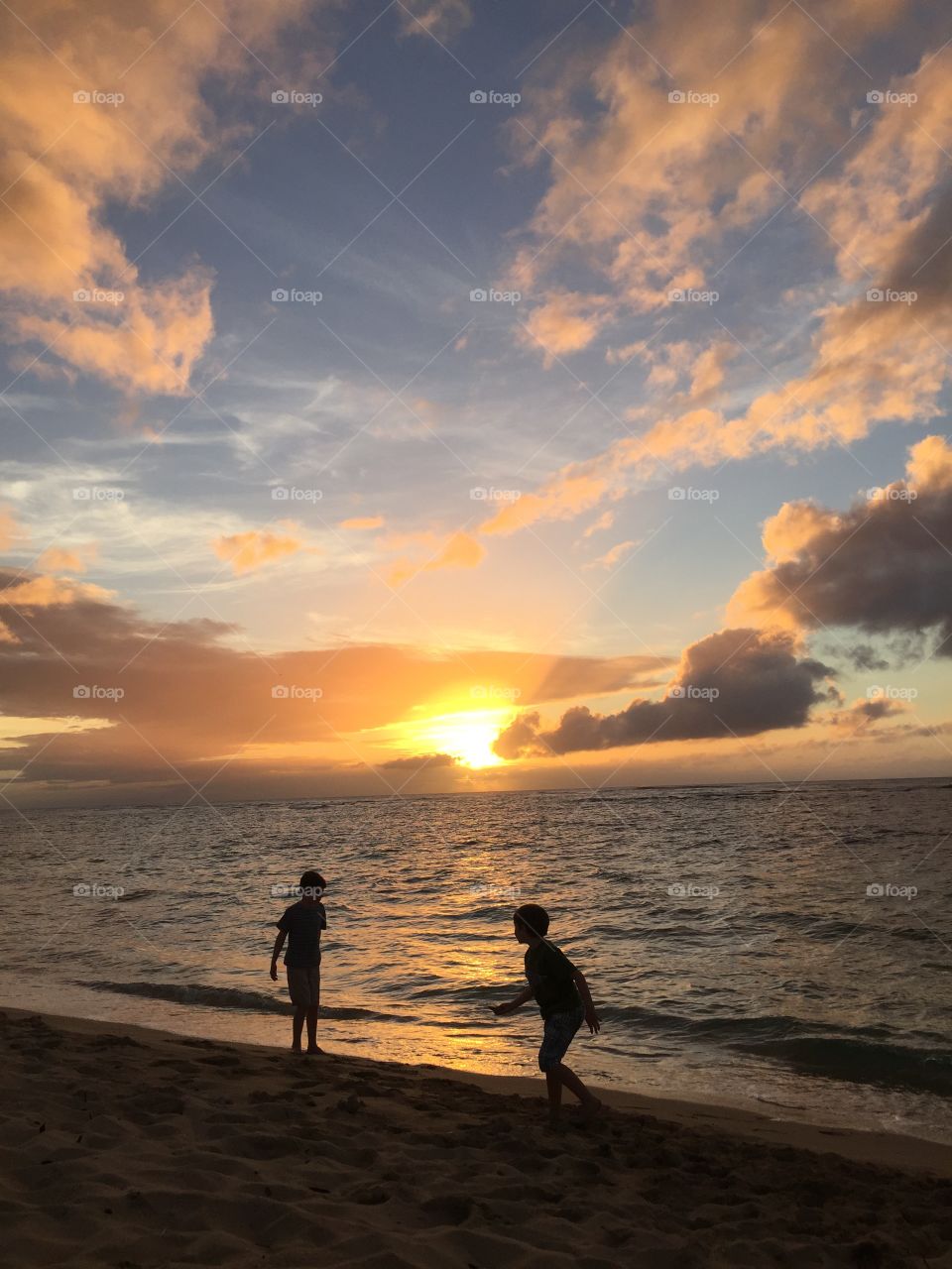Children playing on Pu'uiki beach, Hawaii