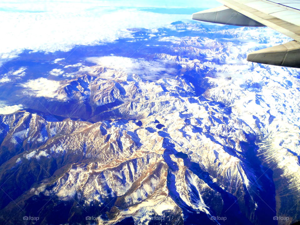 Los Pirineos a vista de avión  en invierno 