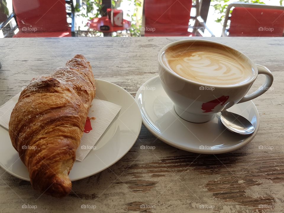 cappuccino e brioches