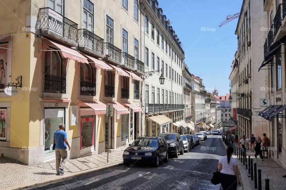 Calles de Lisboa, encantadora arquitectura y gente maravillosa.