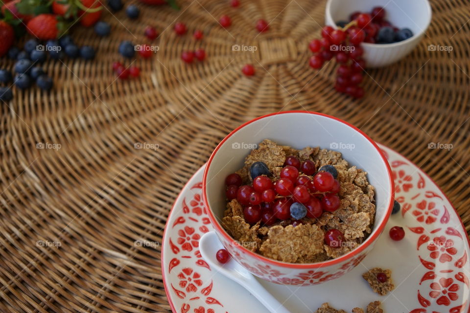 Wheat flakes with berries. 