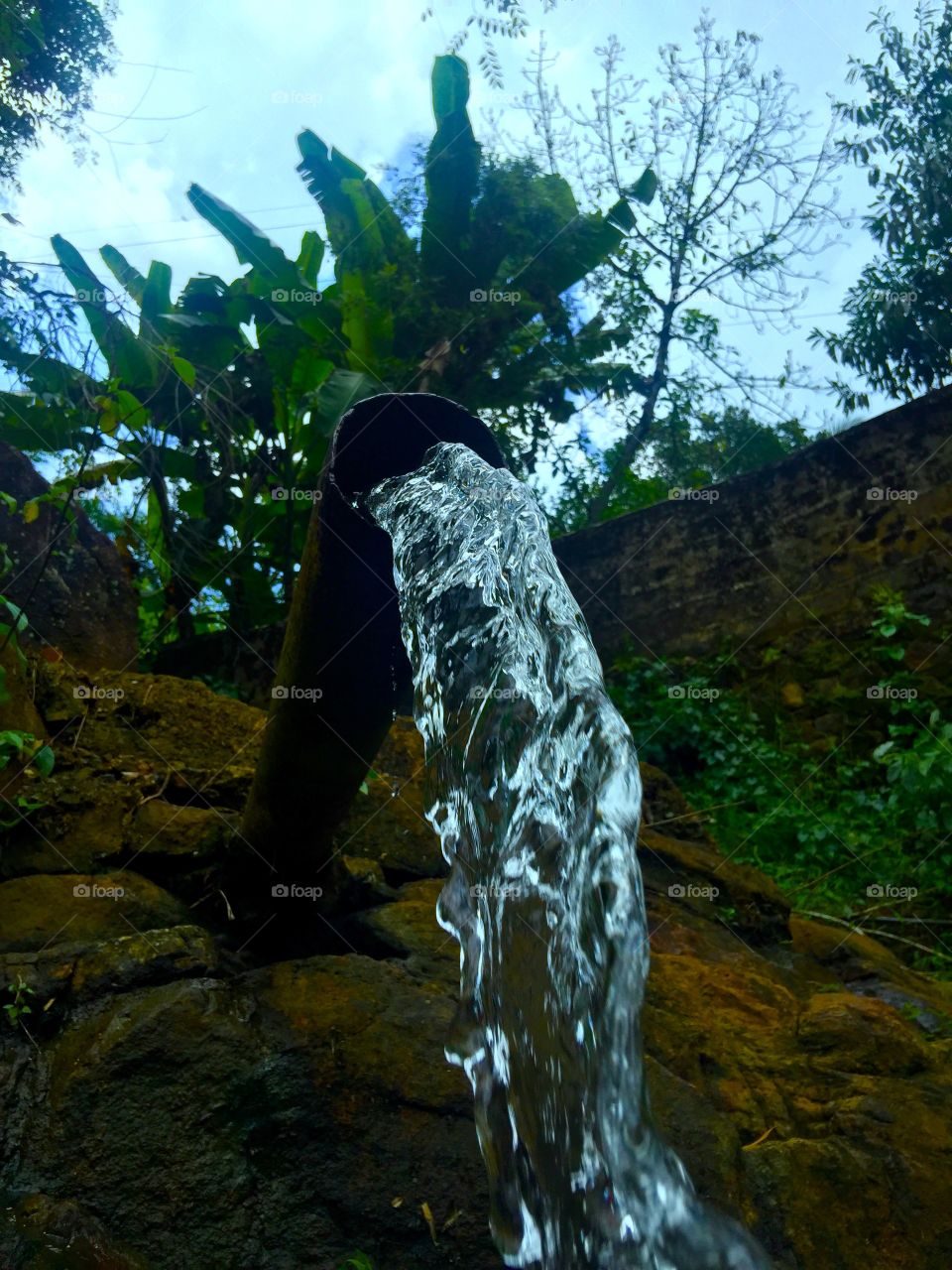 Superb excited this place This water cam from natural water fall ... This place met from Sri Lanka .. Near to idamgoda ...π but we can't see that water fall we can see on like this pic ... This. I take at may be 2.30 or 2 .00pm ... I am ride my bike long trip first time ... That water is amazing ... Bath and re-fresh ... Can test natural water ..