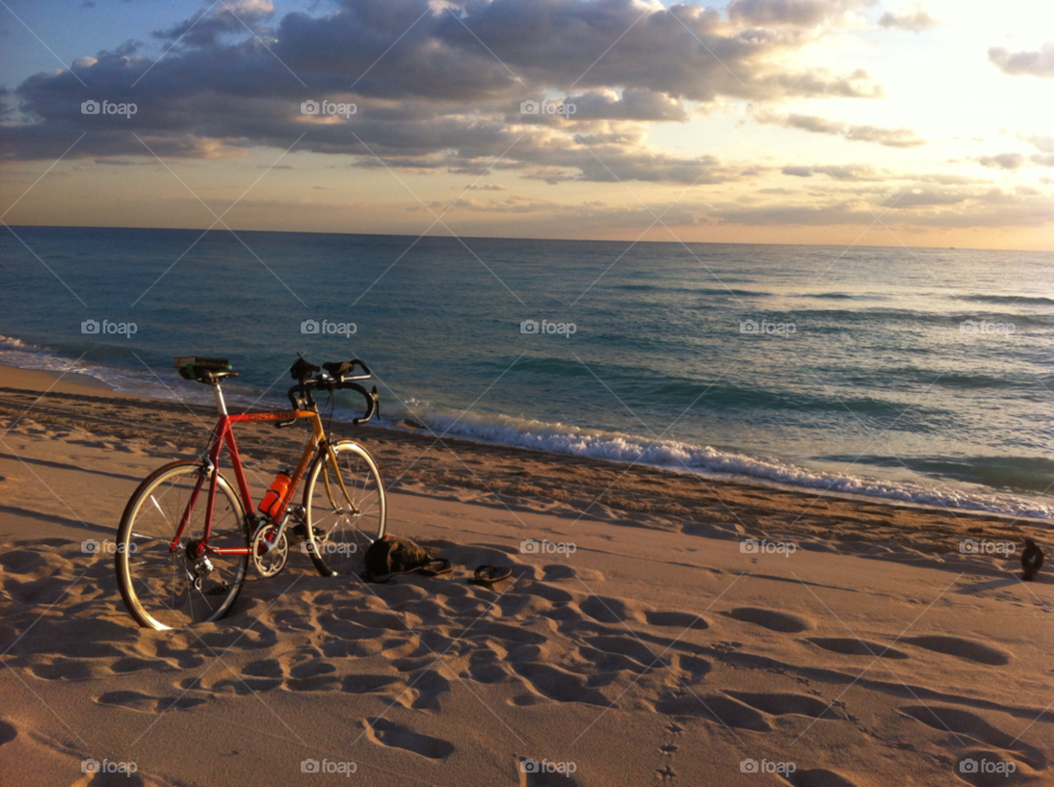 ocean bicycle light morning by daflux