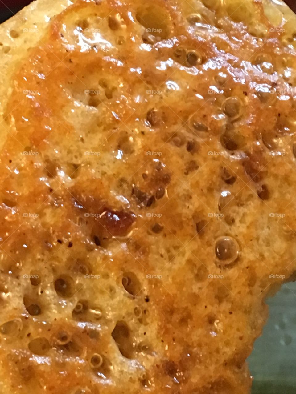 Golden crispy pancake & maple syrup 