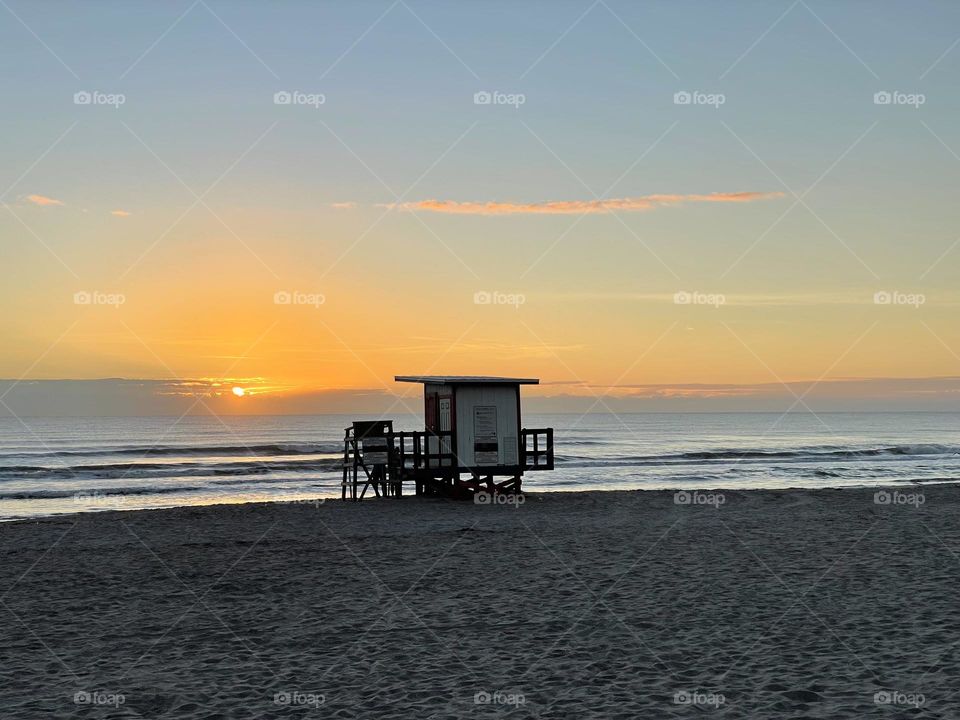 Lifeguard hut at dawn 