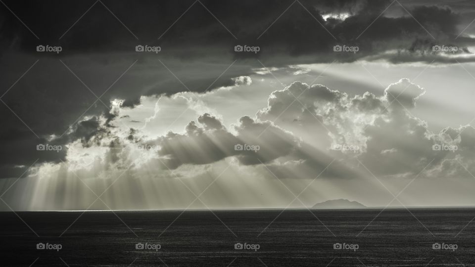 Scenic view of sunrays at sunset