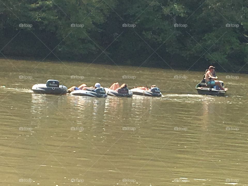 Raft party tow