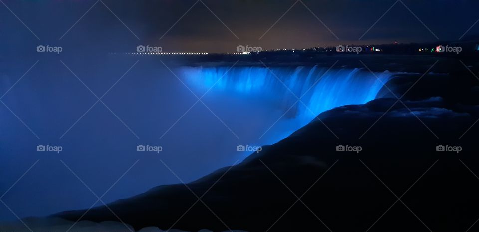 Niagra Falls at night