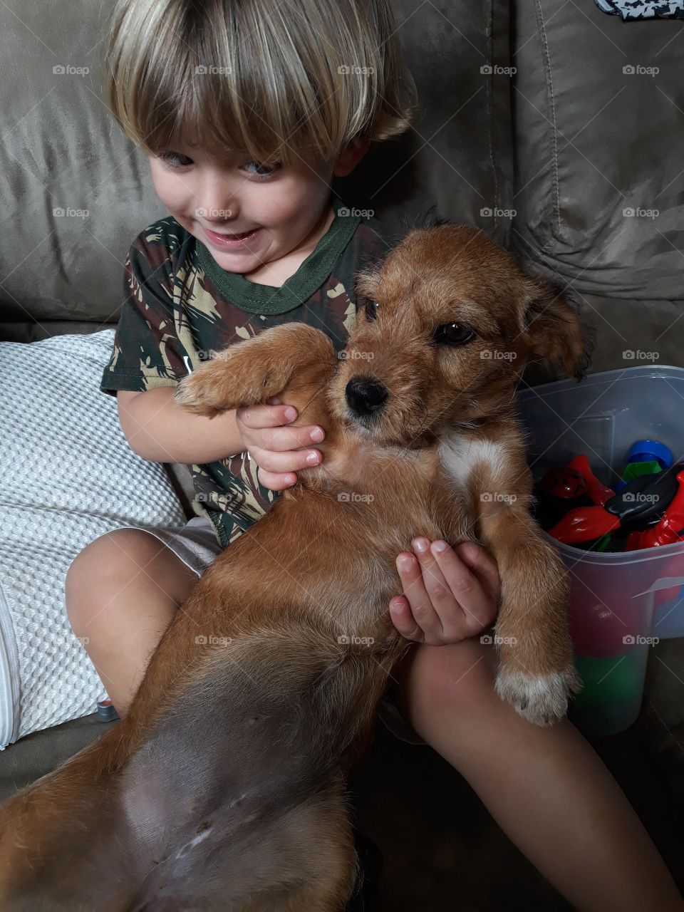 child holding the puppy