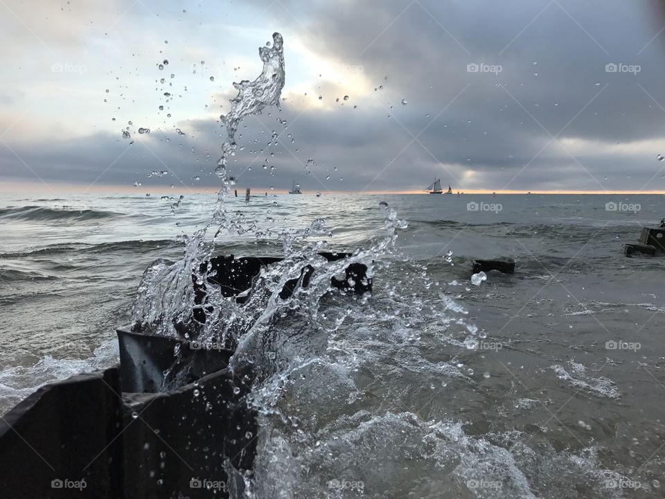 Waves, water splashing against a barrier 