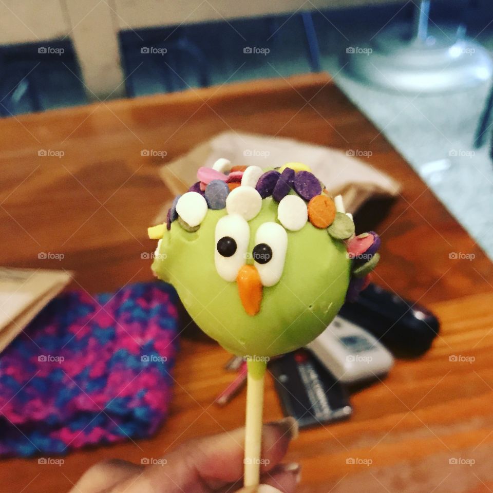 It’s a bird it’s a cute little monster it’s a cake pop