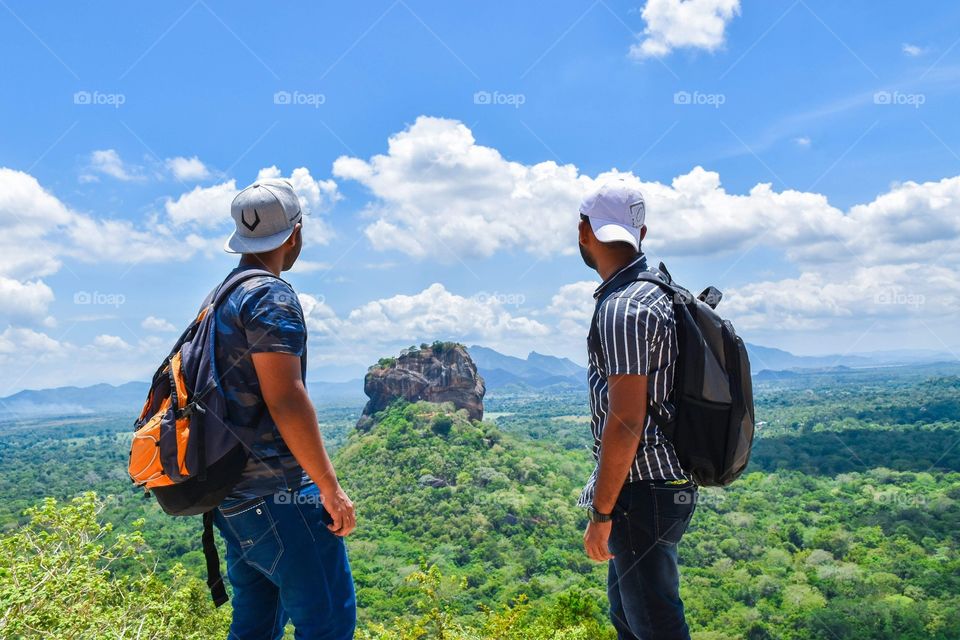 View of the world famous ‘Sigiriya Rock’ from the Pidurangala Rock 🏔