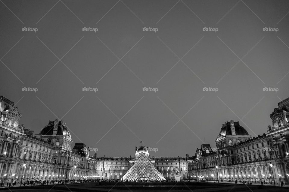 Paris is the city of symmetry