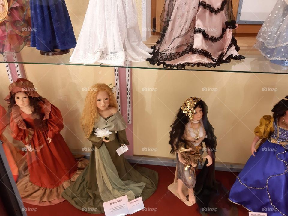 The magic world of dolls