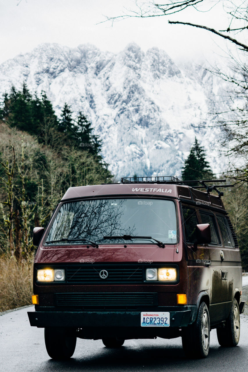 Vanlife in the mountain in Washington, killing it with the VW! 