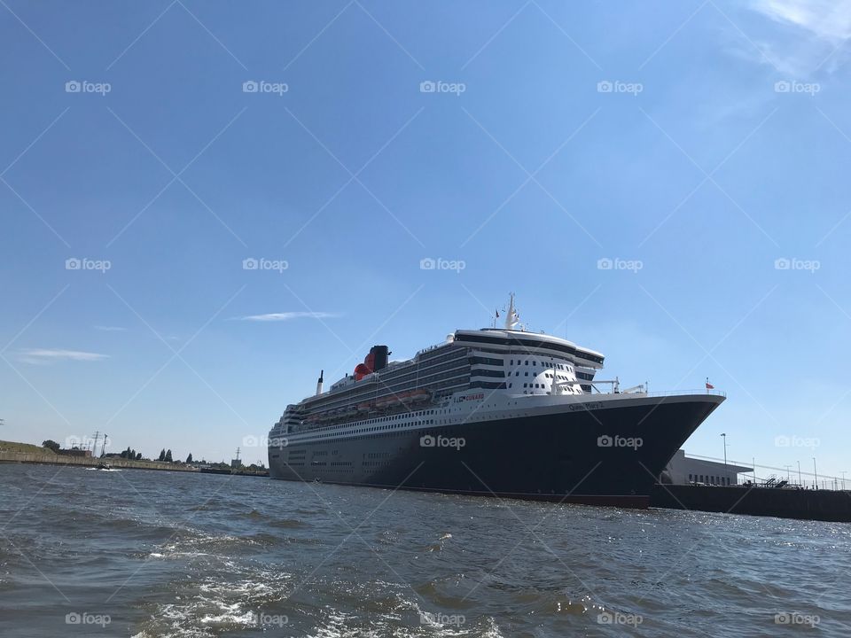 Queen Mary 2 in Hamburg 