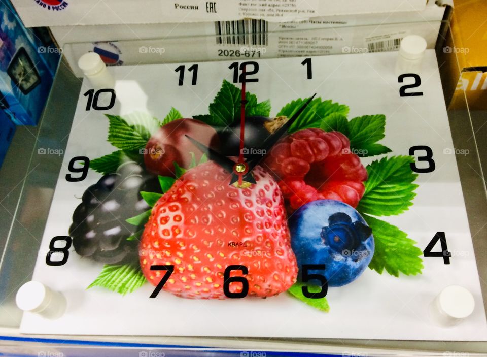 Clock fruit strawberry time